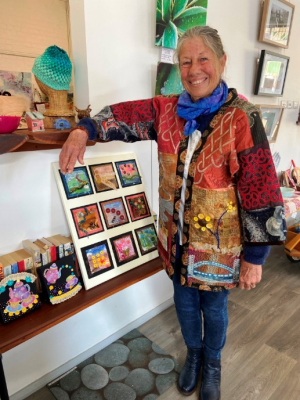 Craft Guild members using recycled items in their craft Barraba